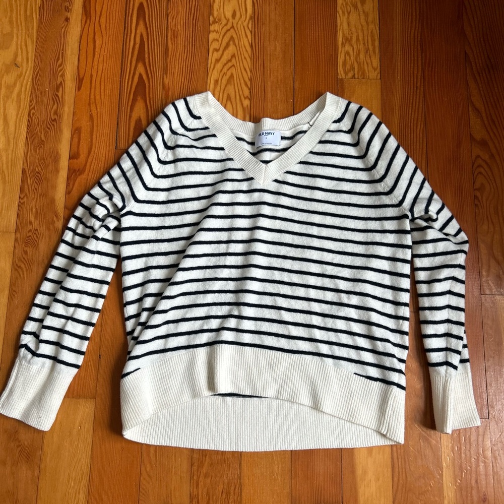 Deleting 4/28 — LAST CALL Gap Women's Black and White Striped Sweater